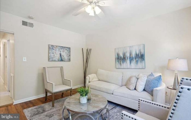 1723 Gales Place Ne - Photo 1