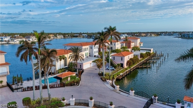 4000 Gulf Shore Boulevard N - Photo 1