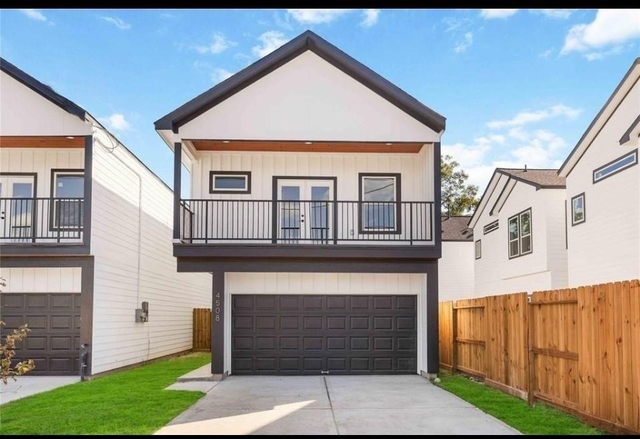 4508 Noble Street - Photo 1
