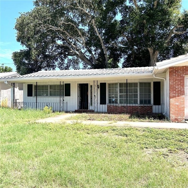 2152 Greenbriar Boulevard - Photo 1