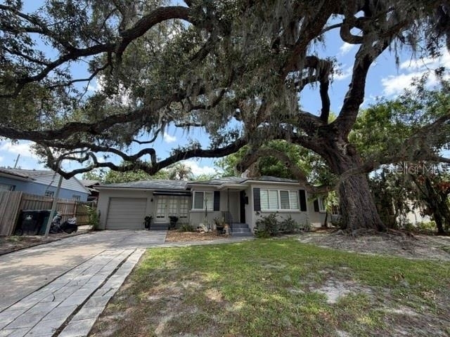 1009 E Marks Street - Photo 1
