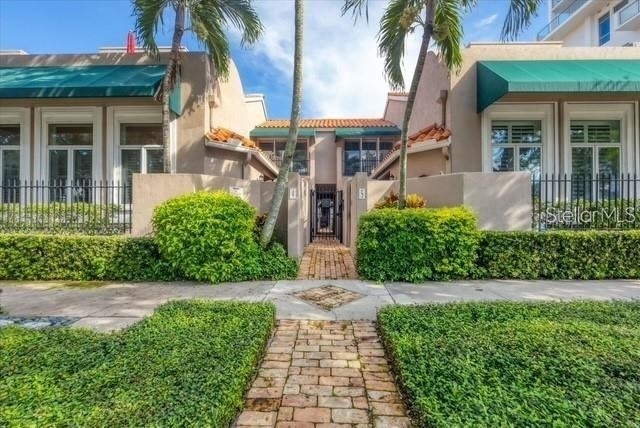 200 Cocoanut Avenue - Photo 1