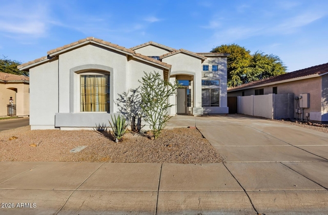 220 W Beechnut Place - Photo 1