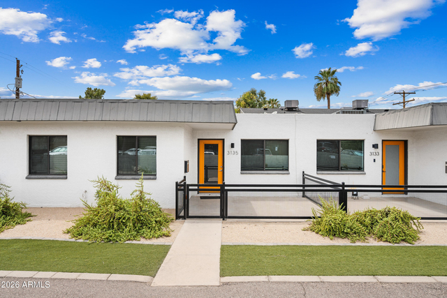 3131 E Fairmount Avenue - Photo 1
