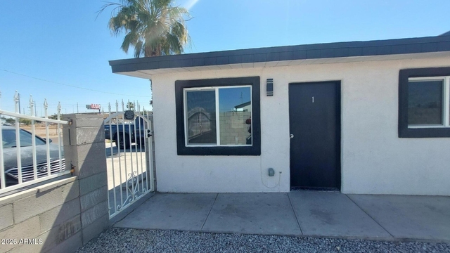 1917 E Monroe Street - Photo 1