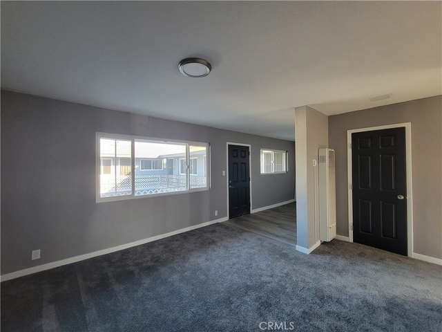 409 E Market - Photo 1