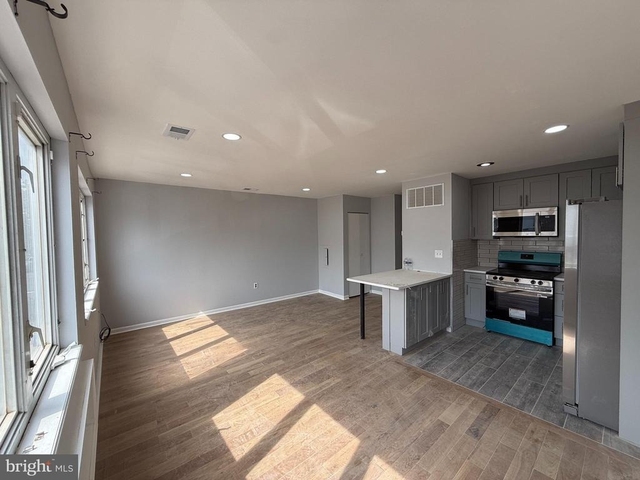 2611 S 9th Street - Photo 1