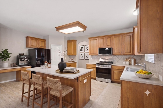 2302 Brookhollow Ter - Photo 1
