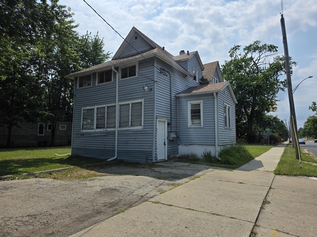 1801 Victoria Avenue - Photo 1