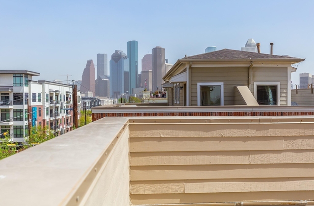 1607 W Dallas Street - Photo 1