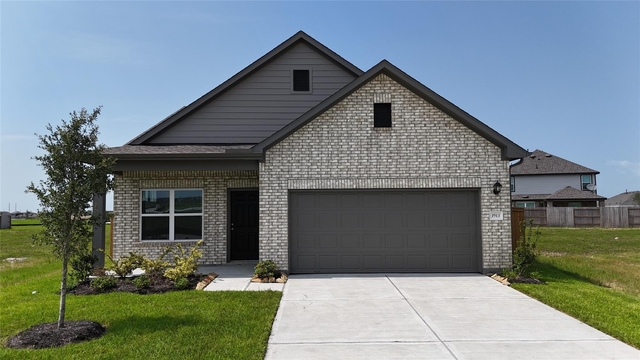 1913 N Riverside Circle - Photo 1