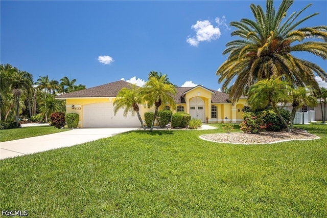 4123 Sw 26th Place - Photo 1