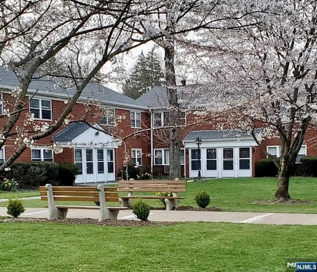 62 Regency - Photo 1