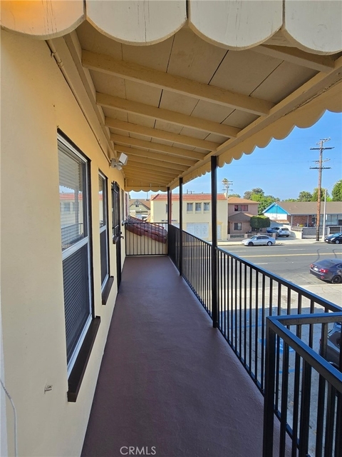 5740 California - Photo 1