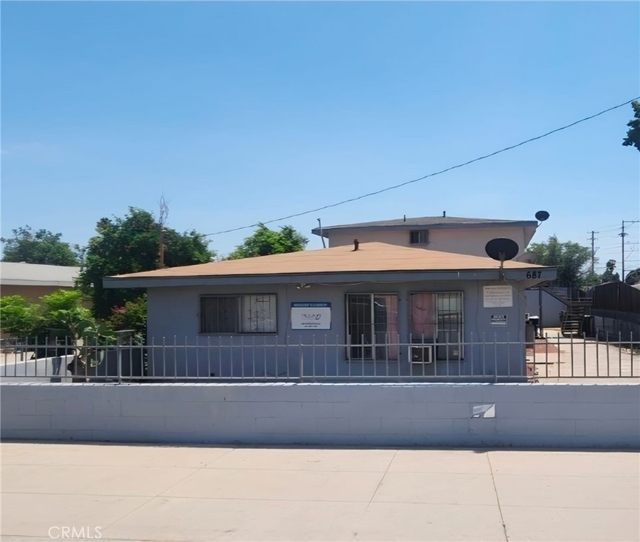687 W 17th - Photo 1