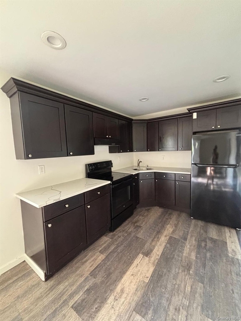 652 Bayview Avenue - Photo 1