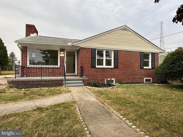 5906 Leewood Avenue - Photo 1
