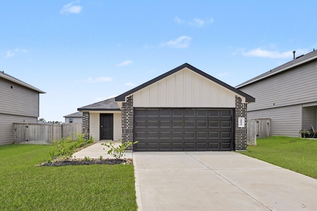 40839 Hawthorne Glades Street - Photo 1