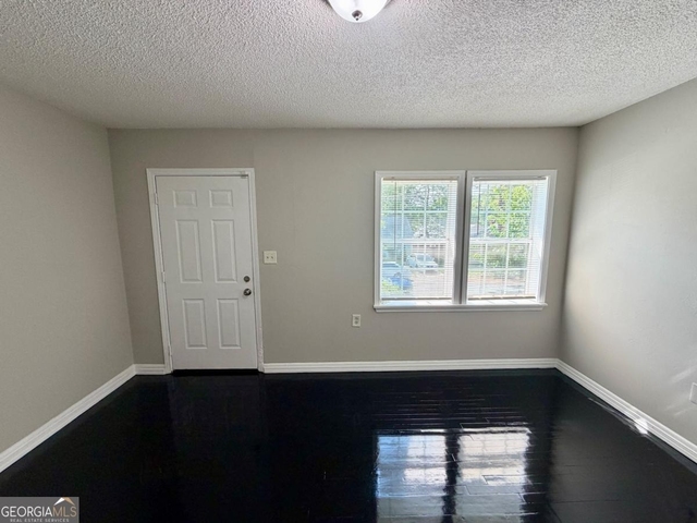230 Rosser Street Sw - Photo 1