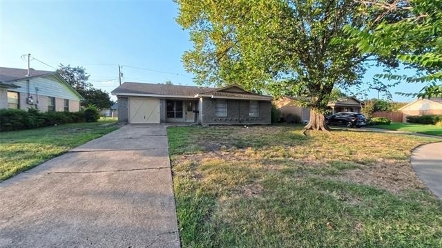 617 E Tyler Street - Photo 1