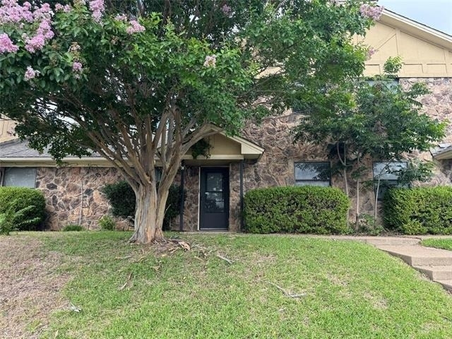 2721 Hurstview Drive - Photo 1