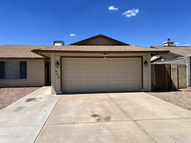 602 E Lodge Drive - Photo 1