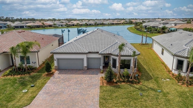 818 Se Courances Drive - Photo 1
