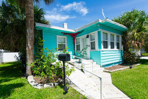 305 N Lakeside Drive - Photo 1