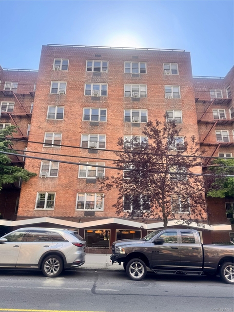 34-20 Parsons Boulevard - Photo 1