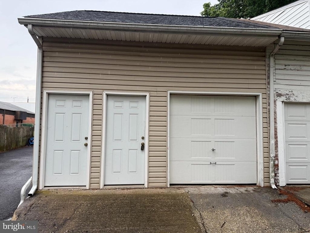 392 W Broad Street - Photo 1