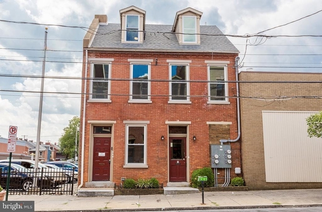 218 W King Street - Photo 1