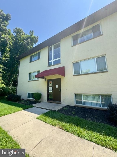 5001 Midwood Avenue - Photo 1