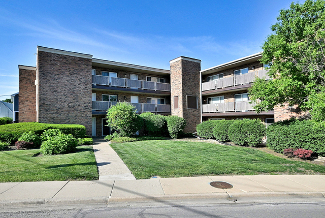 600 S York Street - Photo 1