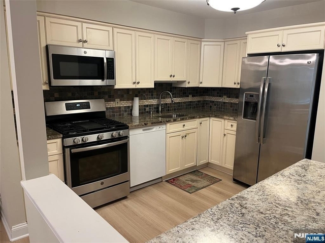 118 Orchard Pk - Photo 1