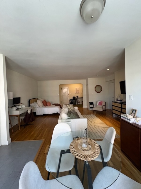 780 Greenwich Street - Photo 1