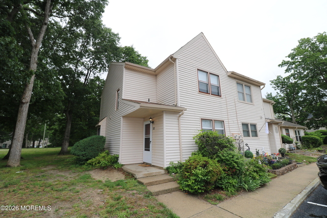 32 Pin Oak Lane - Photo 1