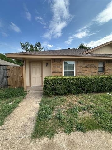 1144 Suburban Street - Photo 1