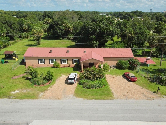 704 Sw 6th Street - Photo 1