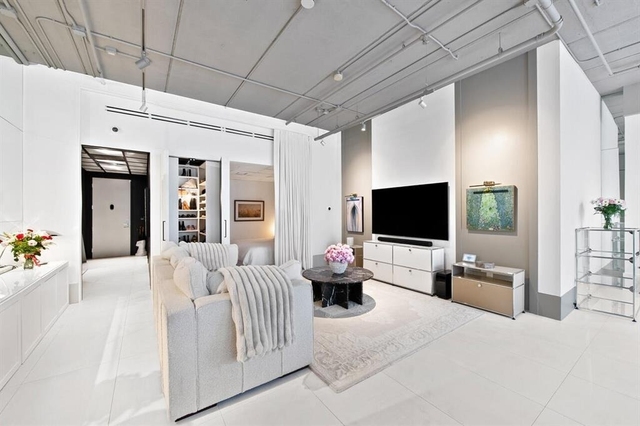 425 N Andrews Avenue - Photo 1