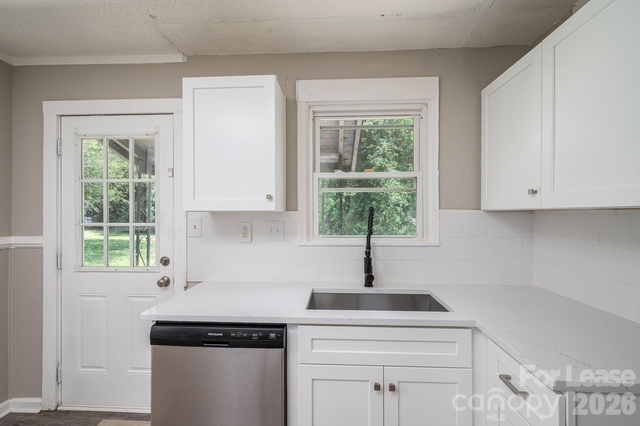 913 Edgemont Avenue - Photo 1