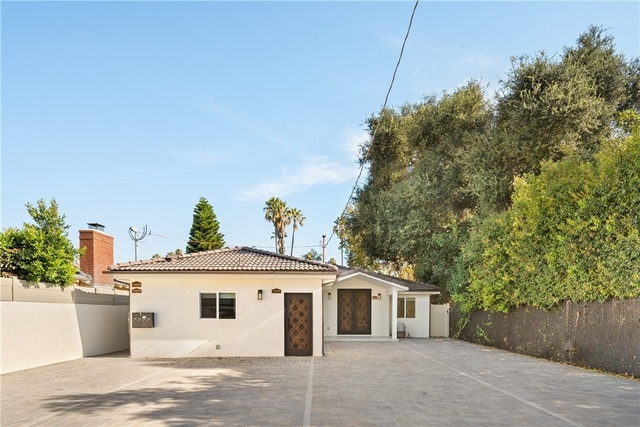 14926 Kittridge St - Photo 1