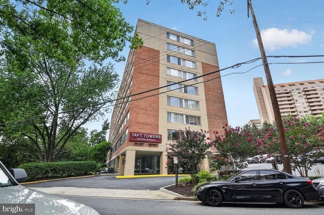 1210 N Taft Street - Photo 1