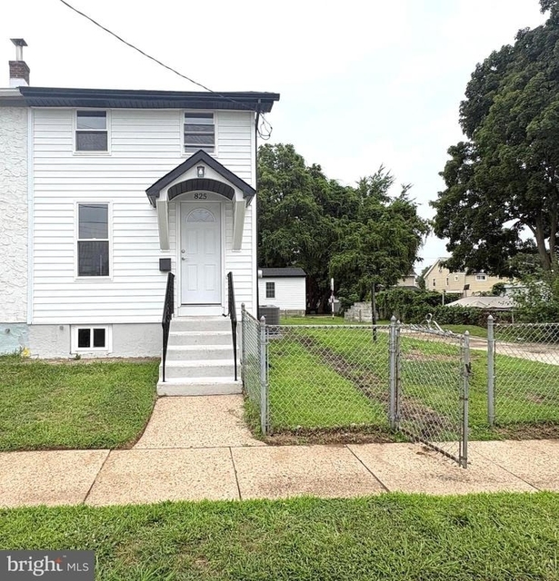 825 W 3rd Street - Photo 1