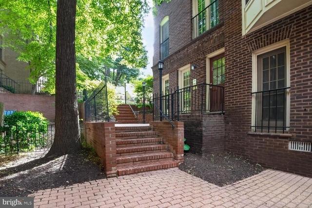 4605 Macarthur Boulevard Nw - Photo 1