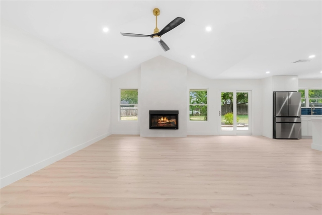 1403 Creekview Dr - Photo 1