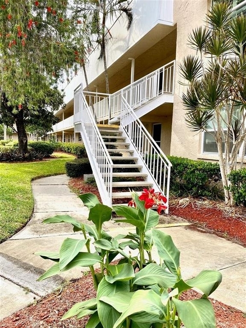 10032 65th Avenue N - Photo 1