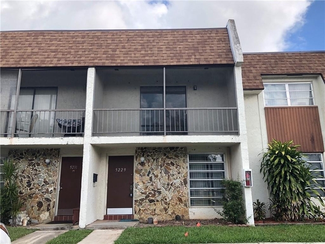 5229 Sw 40th Avenue - Photo 1