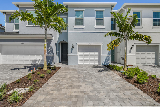 1841 Se Roxy Way - Photo 1