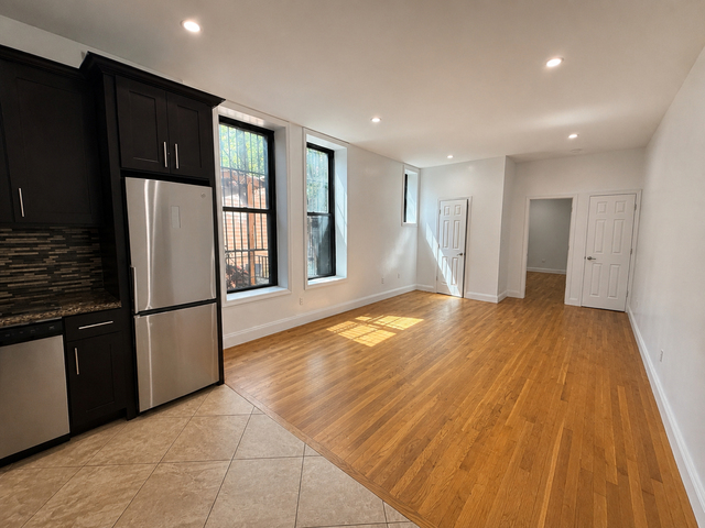 464 Throop Avenue - Photo 1