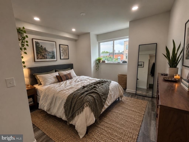 1219 W Butler Street - Photo 1